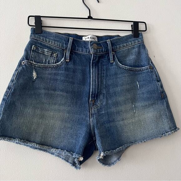 Frame Le Vintage Short Denim Shorts in Superstition Wash - Picture 3 of 6